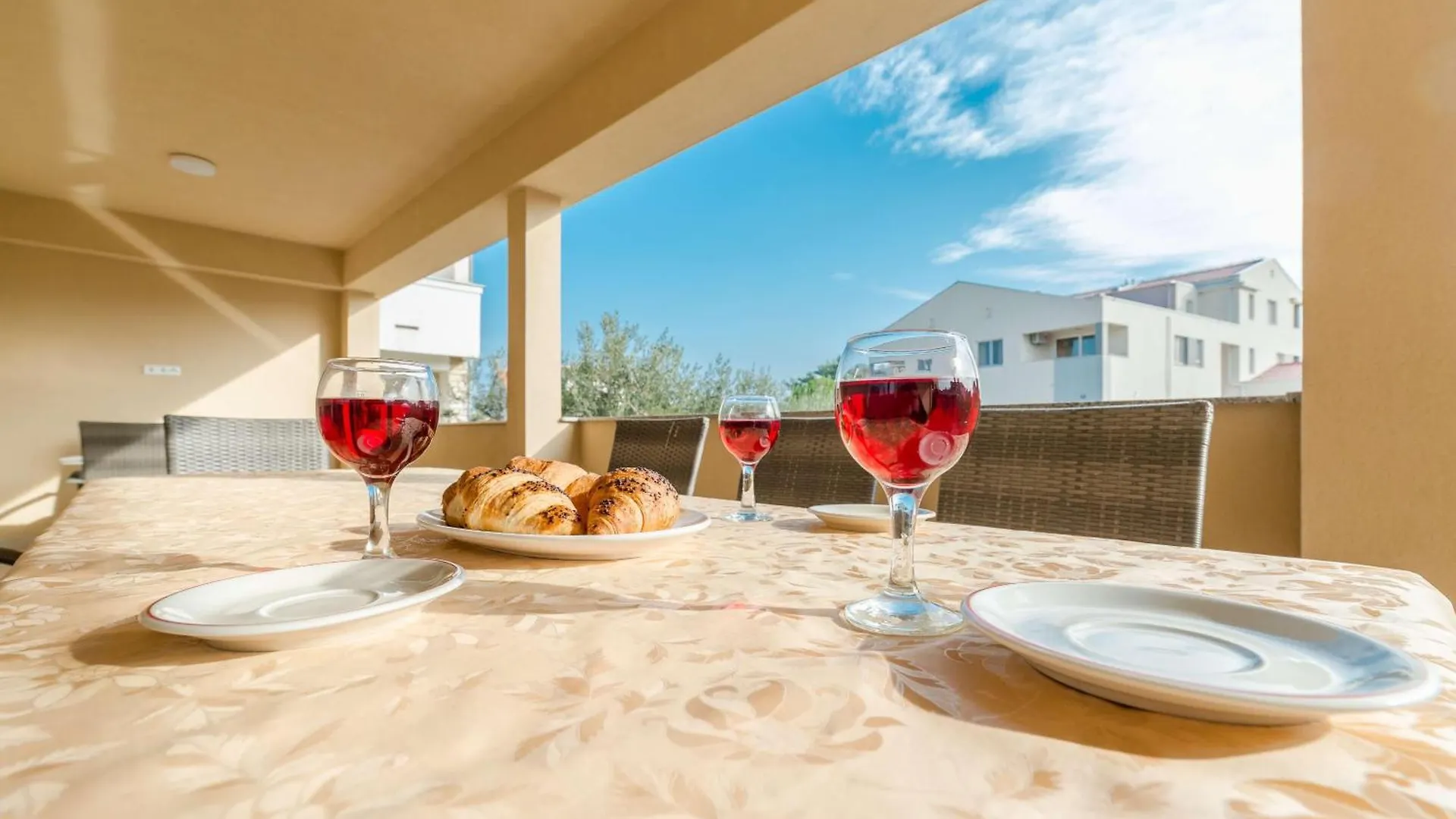 Holiday home Apartmani Lucic - Privlaka  Croatia