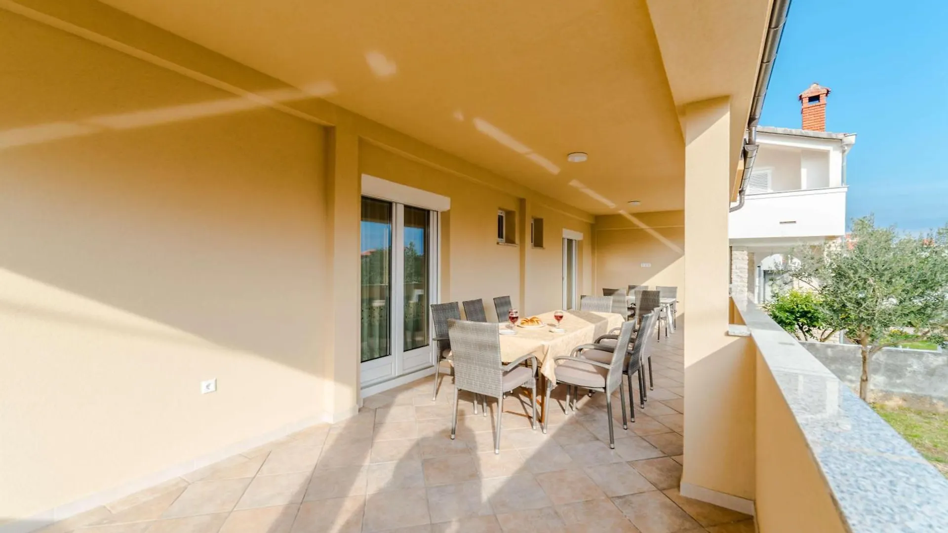 Holiday home Apartmani Lucic - Privlaka